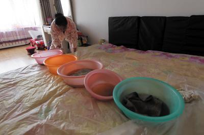 无棣楼上漏水，住户失联，小区没物管，业主维权难！律师来支招……